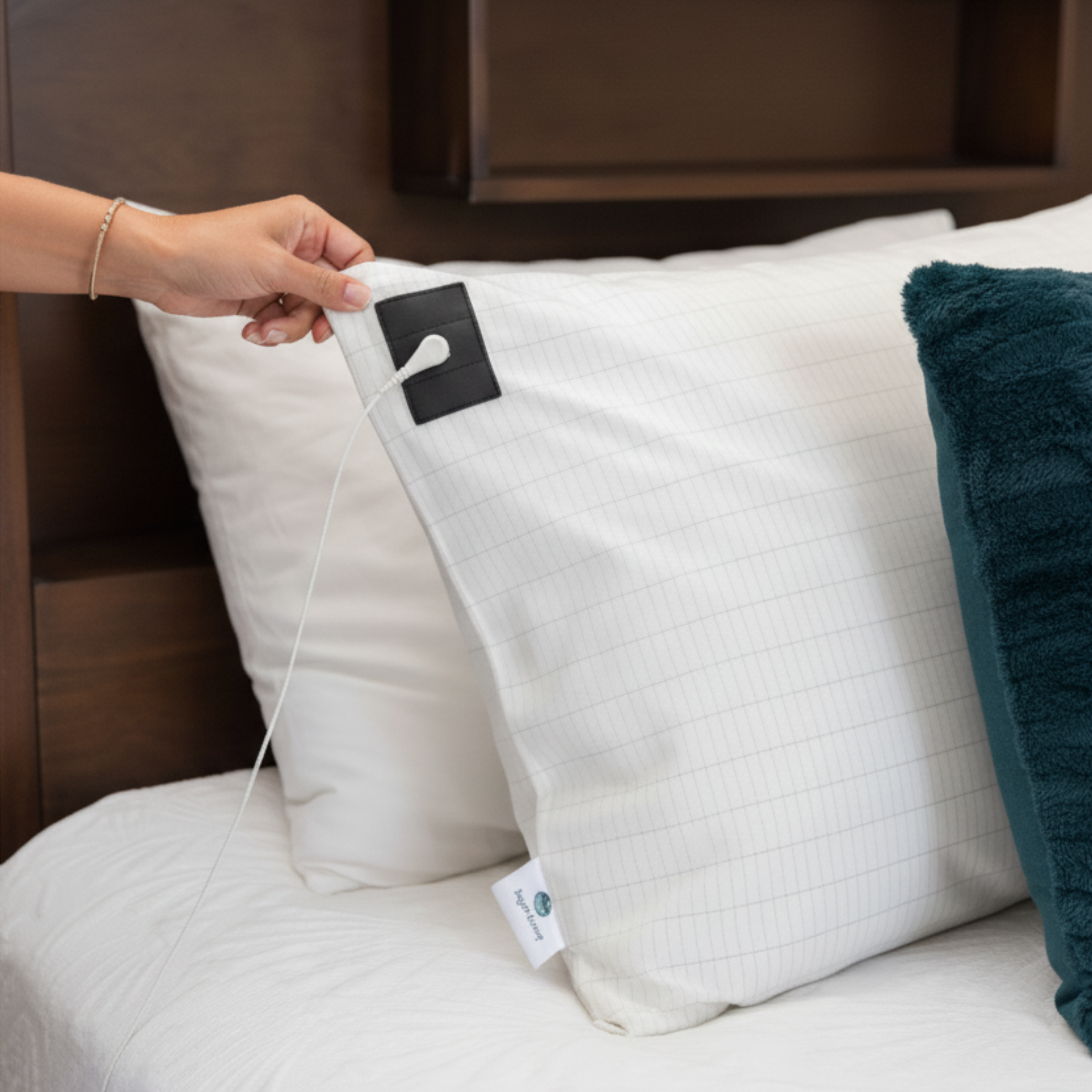 Combined Grounding and Cooling Pillow Case