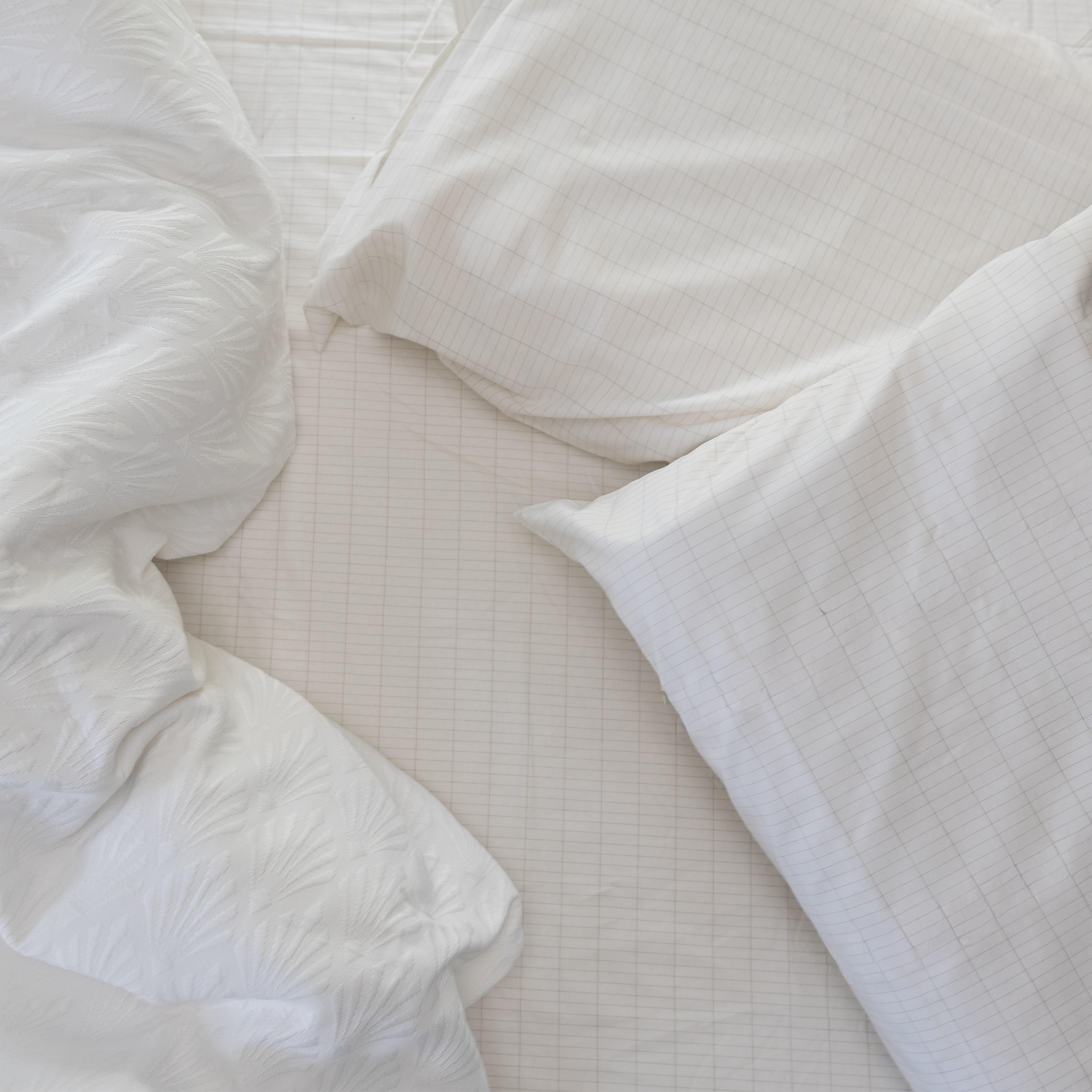 Combined Grounding and Cooling Pillow Case